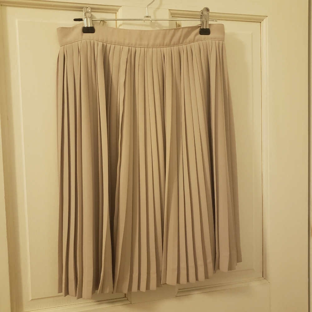 Nude beige pleated skirt